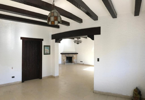 Imagen 7 de 17 de Chalet Cuatro Ambientes Con Dependencia De Servicio