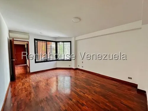 Agp Elegante Y Espacioso Apartamento En Venta, Con Hermosa Vista Al Ávila En La Castellana 25-7972 Ys