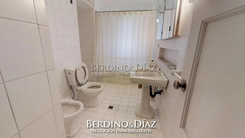 Extraordinaria Casa Con 10.000 M2 De Terreno Sobre Cancha De Golf- Ref: 342