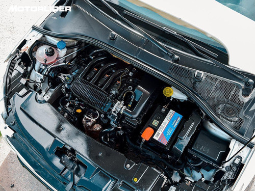 Imagen 16 de 25 de Peugeot 301 Extra Full 1.2 | Permuta / Financia