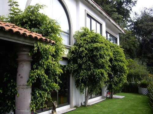 Imagen 2 de 26 de Acogedora Casa En Venta En Calle Cerrada Con Vigilancia