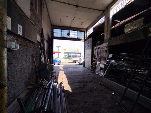 Se Vende Propiedad Comercial En Avenida Santa Rosa.