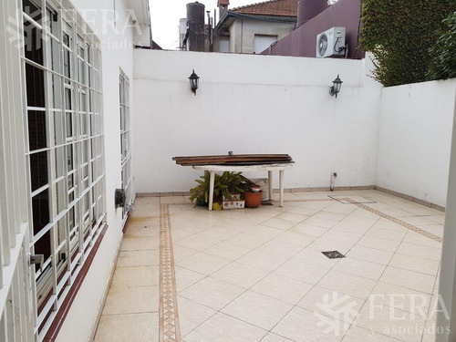 Venta De Casa 5 Ambientes Con Cochera Cubierta Y Patio En Don Bosco (26796)