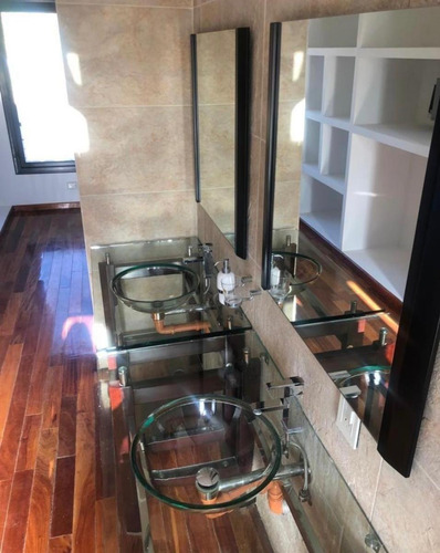 Casa En Venta - 4 Dormitorios 6 Baños - Cocheras - 1.224mts2 - Godoy Cruz