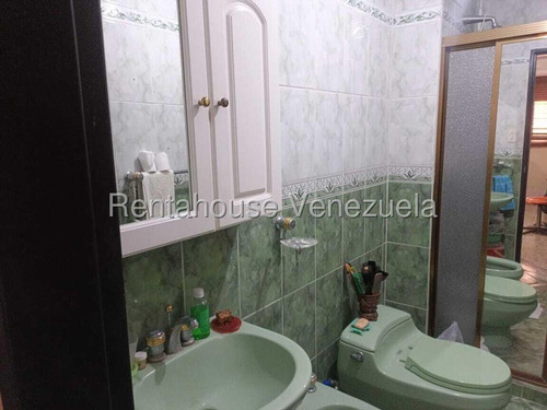 Apto. En La Urb. Los Chaguaramos, (rgpr) Mls #25-24611