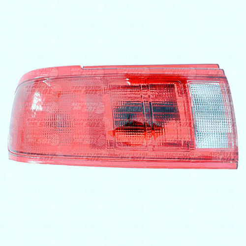 Farol Trasero Izquierdo Para Nissan V16 1.6 Sedan 1998 2010