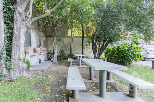 Venta Departamento De 2 Dormitorios Con Cochera En La Plata.