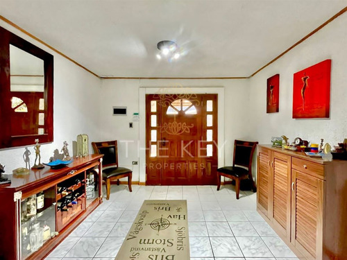 Casa En Venta De 5 Dorm. En Olmué