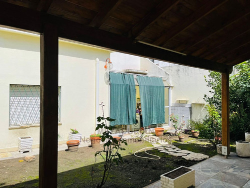 Casa Con Local Y Garage - Amplio Jardin Con Parilla
