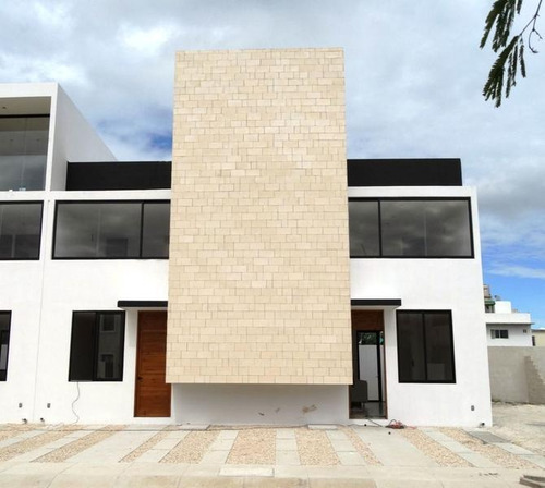 Casa En Venta, Estrenar, 2 Niveles, Roof Top, 3 Recamaras A 2 Km De La Playa En Playa Del Carmen