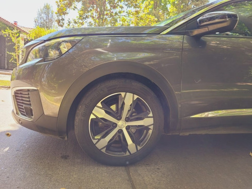 Imagen 1 de 13 de Peugeot 5008 Allure