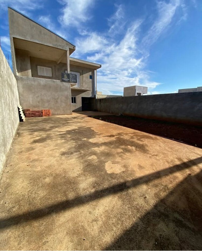 Sobrado Com 2 Suítes À Venda