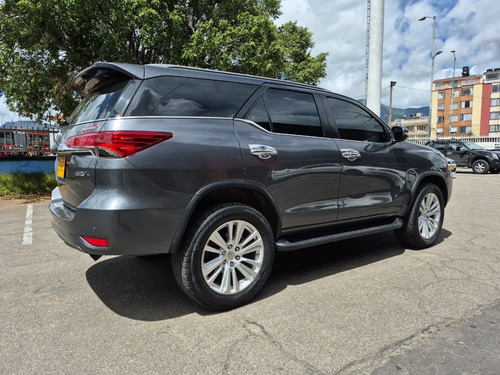 Toyota Fortuner 2.7L 4X2 At