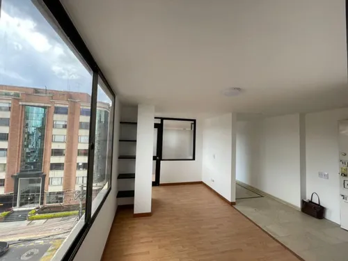 Oficina En Arriendo/venta En Lago Gaitan. Cod A17149