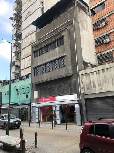 Ofrezco En Venta Edificio Para Uso Comercial En El Centro De Caracas. Muy Bueno Para Tiendas Por Departamento