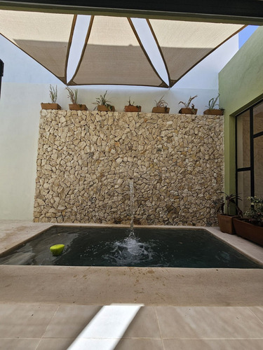 Casa Remodelada De Una Planta En Venta En Conkal.