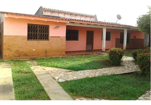 Casa En Sabana De Guacuco, En Venta