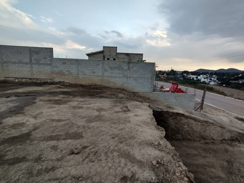 Terreno En Paseos De Sayavedra Con Excelente Vista Al Bosque De Condado De Sayavedra