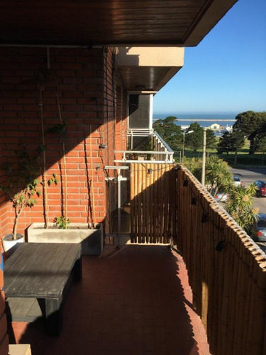 Venta Depto Reciclado De 2 Amb Con Vista Lateral Al Golf Playa Grande