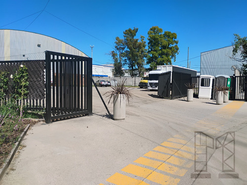 Galpón En Pacheco De 2000 M2 Con 1800 M2 De Playa Propia Dentro De Predio Cerrado Con Seguridad