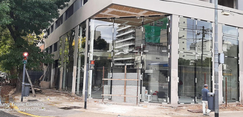 Oportunidad Local En Cabildo 4000 En Esquina A Estrenar Con Bajas Expensas