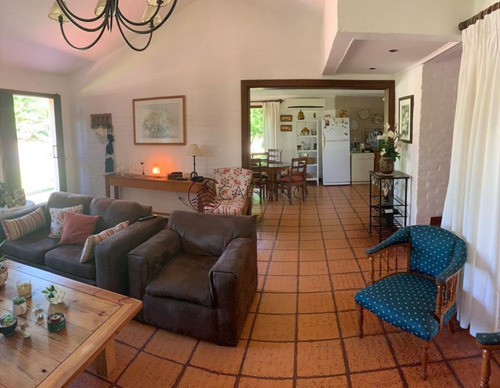 Imagen 3 de 19 de Hermosa Casa De Dos Plantas En La Arbolada - Punta Del Este La Arbolada