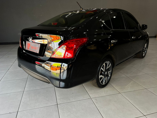 Nissan Versa 1.6 16V Unique (Flex)