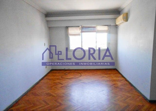 Imagen 3 de 19 de 4 Ambientes - 2 Baños - Muy Luminoso.-