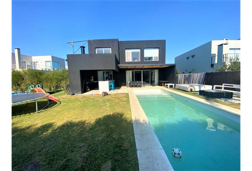 Impecable Casa 5 Ambientes. Digna De Ver