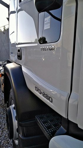 Imagen 10 de 23 de Iveco New Tector 280