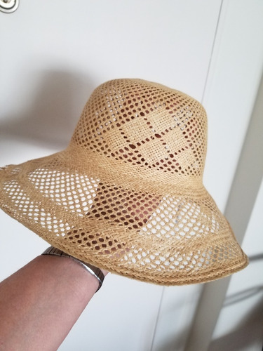 Sombrero Capelina