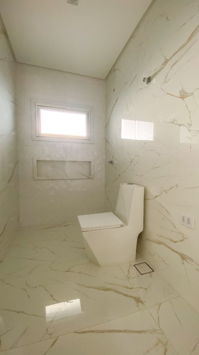 Direto Com Proprietário - Casa De Alto Padrão Cond. Fechado 4 Quartos, 5 Banheiros.