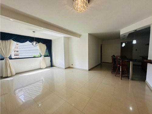 Apto En Venta De 172 M2 En Los Palos Grandes 25-69