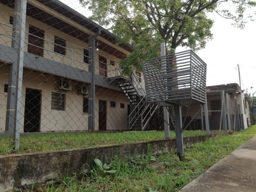 Vendo Edificio En Esquina En Zona Uni, Barrio Ka´avy Rory: 9 Habitaciones En Suite