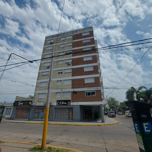 Departamento En Venta De 2 Dormitorios Y 2 Baños En San Lorenzo Centro - Santa Fe