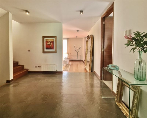 Casa En Venta De 4 Dorm. En La Reina