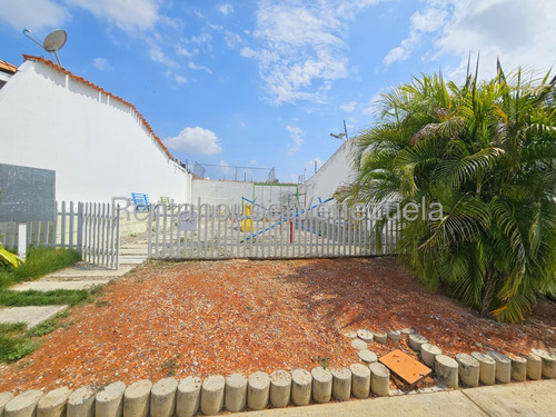 Sorangel Vargas Vende Hermosa Casa En Excelente Ubicacion, Remodelada, Tanque Subterraneo Roca Del Valle Cabudare Mls #25-23041
