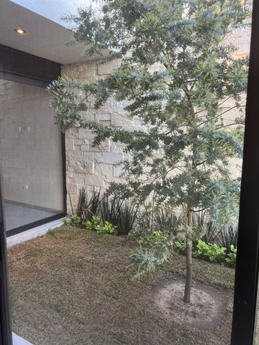 Imagen 3 de 22 de Preciosa Casa En Venta Con 5 Habitaciones Y Roof Garden En Privada Slp