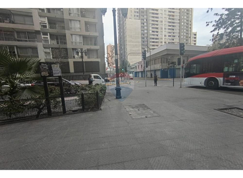 Amplio Y Cómodo Dpto En El Centro De Stgo.