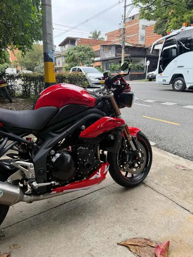 Triumph Speed Triple 1050 ( No Abs ) 2011