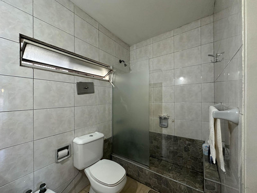 Casa Con Departamento Independiente Jardín Y Pileta