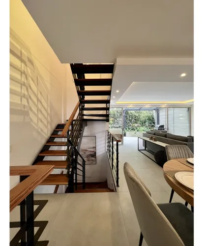 150m2 Casa En El Poblado