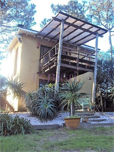 Casa En Renta En Montoya, Con Mucha Vegetación.- Ref: 215
