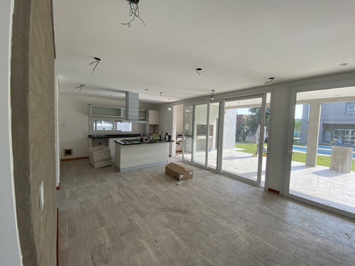 Imagen 4 de 30 de Brisas De Adrogué - Casa A Estrenar