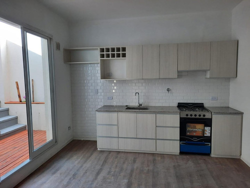 Imagen 9 de 18 de Ph, 4 Amb,151mtr2,patio,terraza Con Jardin,deck Y Parrilla.