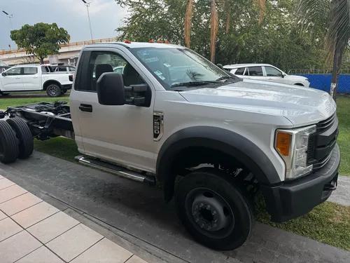 Ford F-550 6.8 Xl At