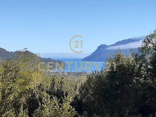 Hermoso Campo En Las Faldas Del Volcán Yates