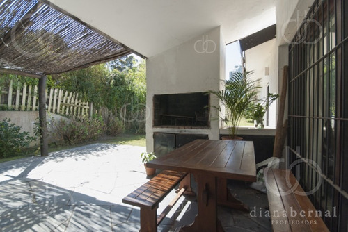 Casa De 3 Dormitorios Y Piscina En Mansa, Punta Del Este. - Ref: 41069