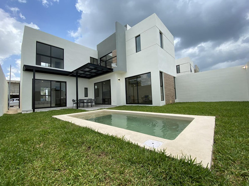 Casa En Venta En Privasa Soluna En Temozón A 5 Min De Plaza La Isla,mérida,yucatán.