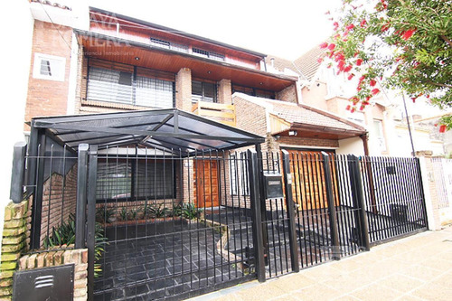 Imagen 2 de 18 de Venta Casa 5 Ambientes Con Jardin Y Pileta Martinez